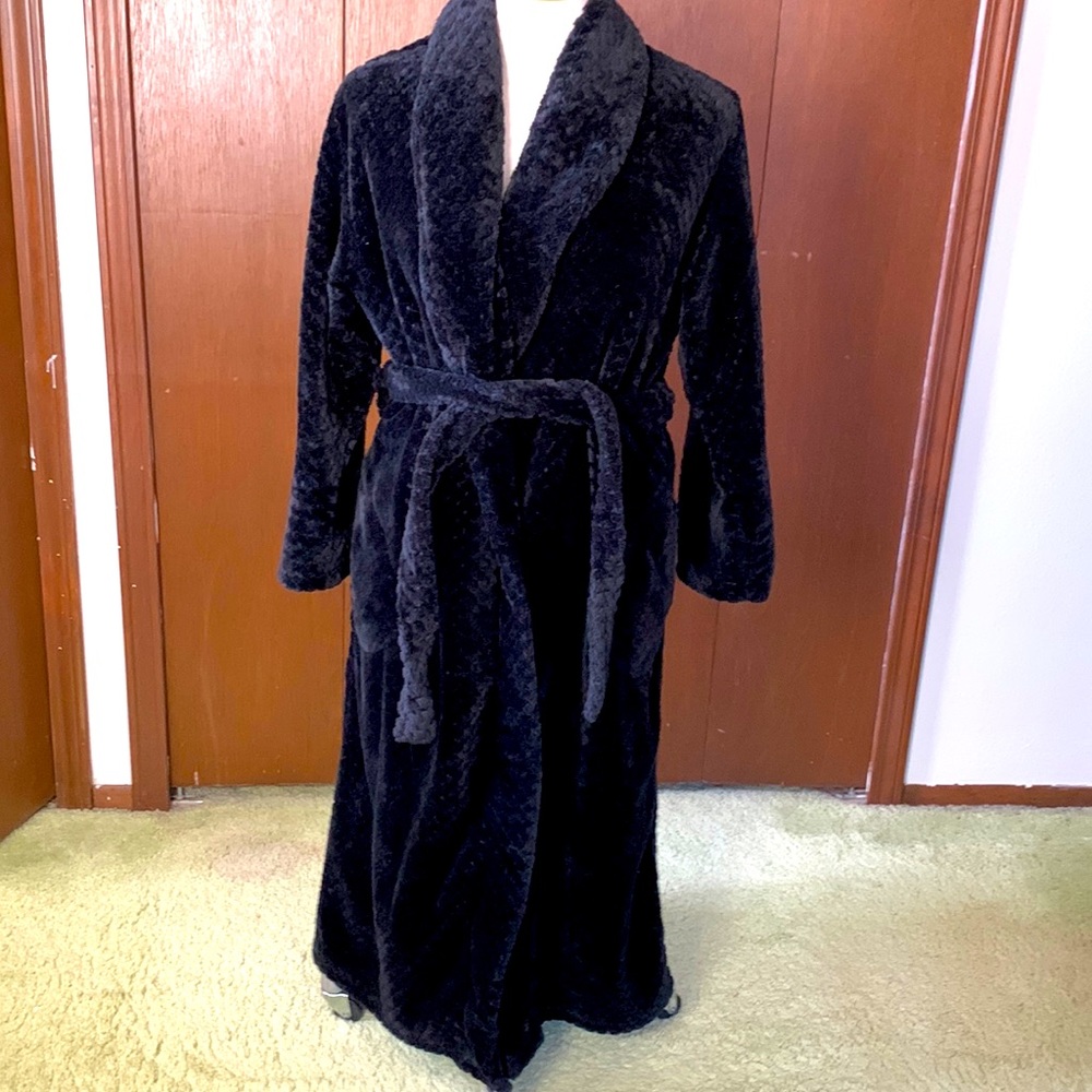 Fuzzy black bath robe